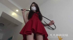 【南国原创】雪儿女神第一人称语言诱惑，皮鞭美脚高跟鞋大长腿！
