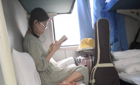 火车卧铺-大学时的学生聚会和年少娇嫩的女足荟萃【棉袜/裸足/85P】