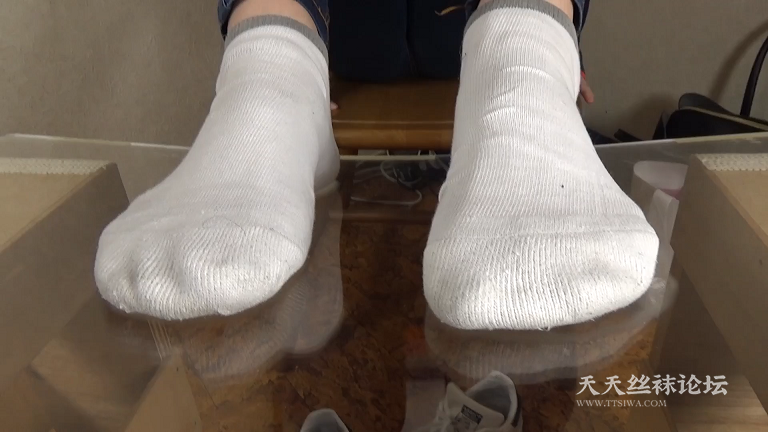 【あしくさ】仕事帰りムレムレ足のにおい [00_02_34][20231029-153738].png