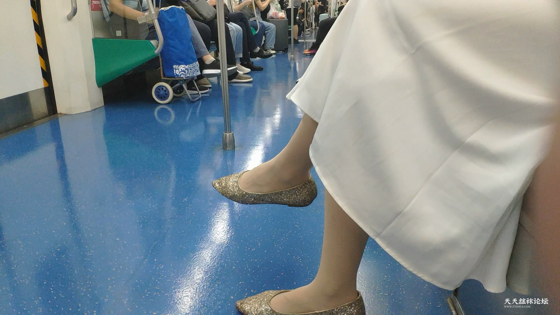 130121moa74wzads3da644.jpg