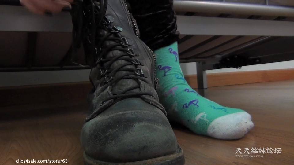 20130719 Coed Feet - frame at 0m49s.jpg