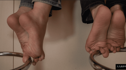 【南国足艺】菲菲芷欣双人yw裸足，非常诱人！