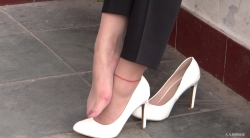 （自由职业妍妍）模拍系列之十一：肉丝扭动脚丫！在高跟鞋之上！