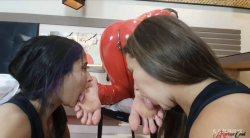 微胖女主开发双女品尝原味裸足14分钟