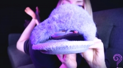 国外美女脏拖鞋性感脚羞辱