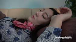 【K&M】Play Lili's napping big barefeet [4K]