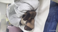 火车卧铺熟睡黑丝脚3.5分钟