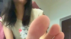 【自购】素人女大展示玉足足底